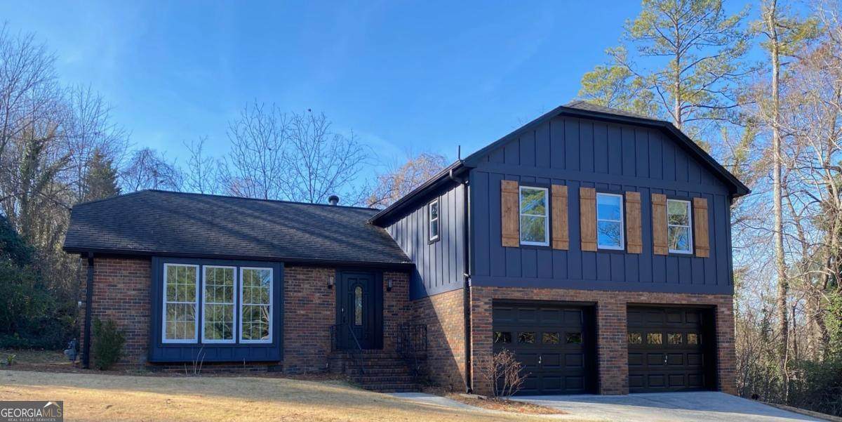 323 West Claiborne Court - Photo 1