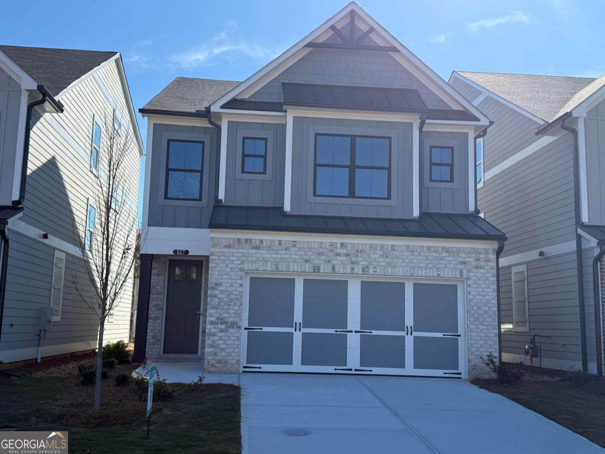 927 Crestmanor Drive - Photo 1