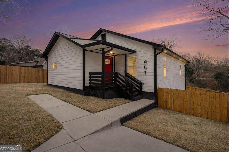 951 Reed Avenue - Photo 1