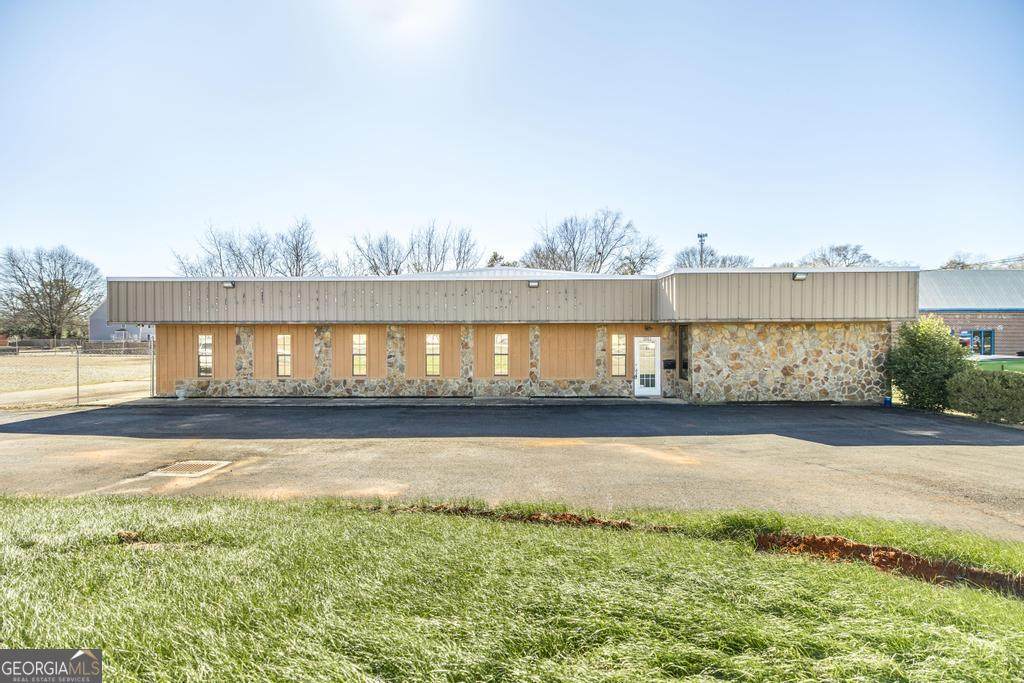 2002 Elberta Road - Photo 1