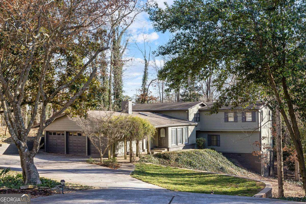 565 Timberland Drive - Photo 1