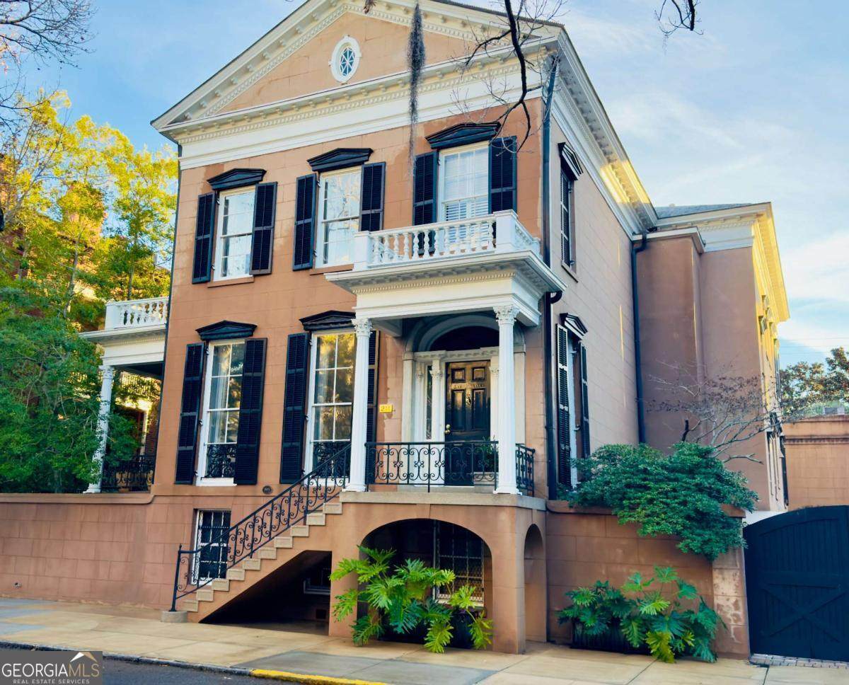 211 Charlton Street - Photo 1