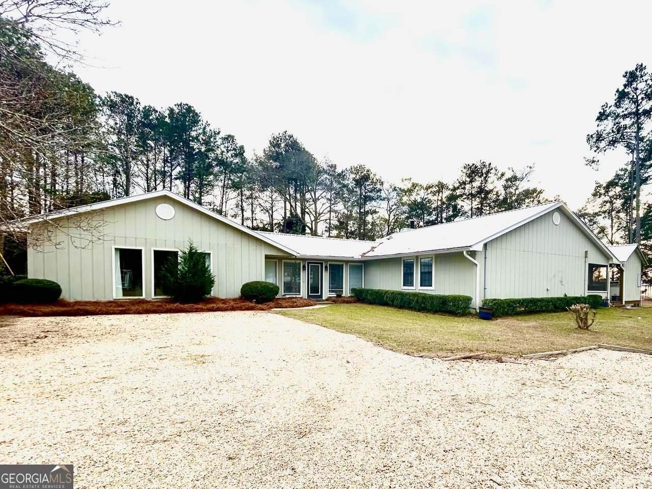 110 Lakeview Drive - Photo 1