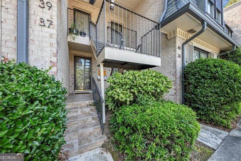 37 La Rue Place - Photo 1