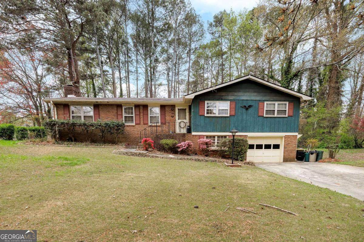 835 Castlewood Drive - Photo 1