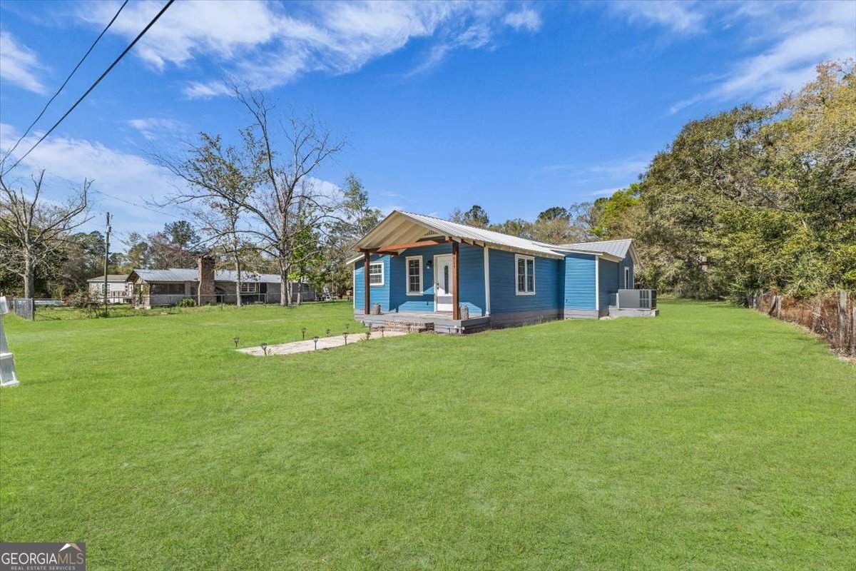 424 Gilford Street - Photo 1