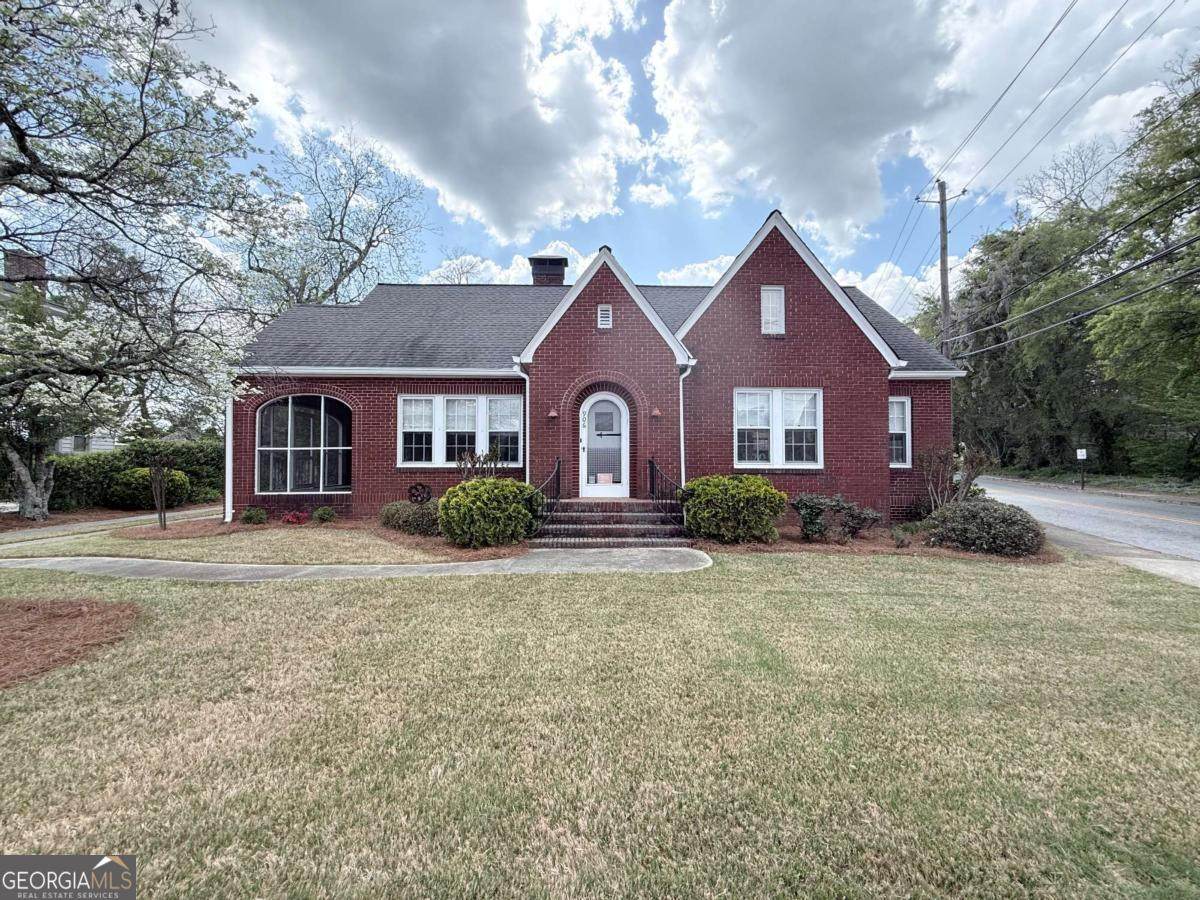 906 Main Street - Photo 1