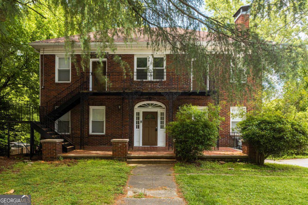 1351 Oxford Road - Photo 1