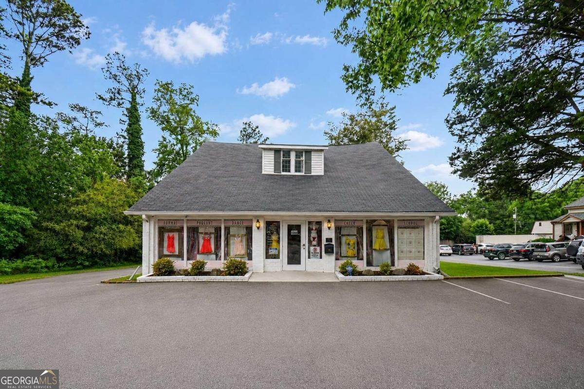 9010 Main Street - Photo 1