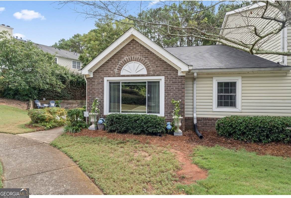 81 Hampshire Court - Photo 1