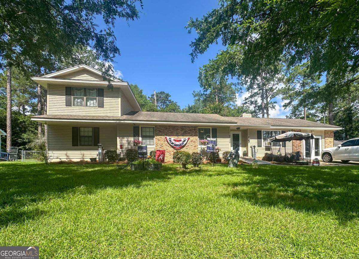 2608 Davis Avenue - Photo 1
