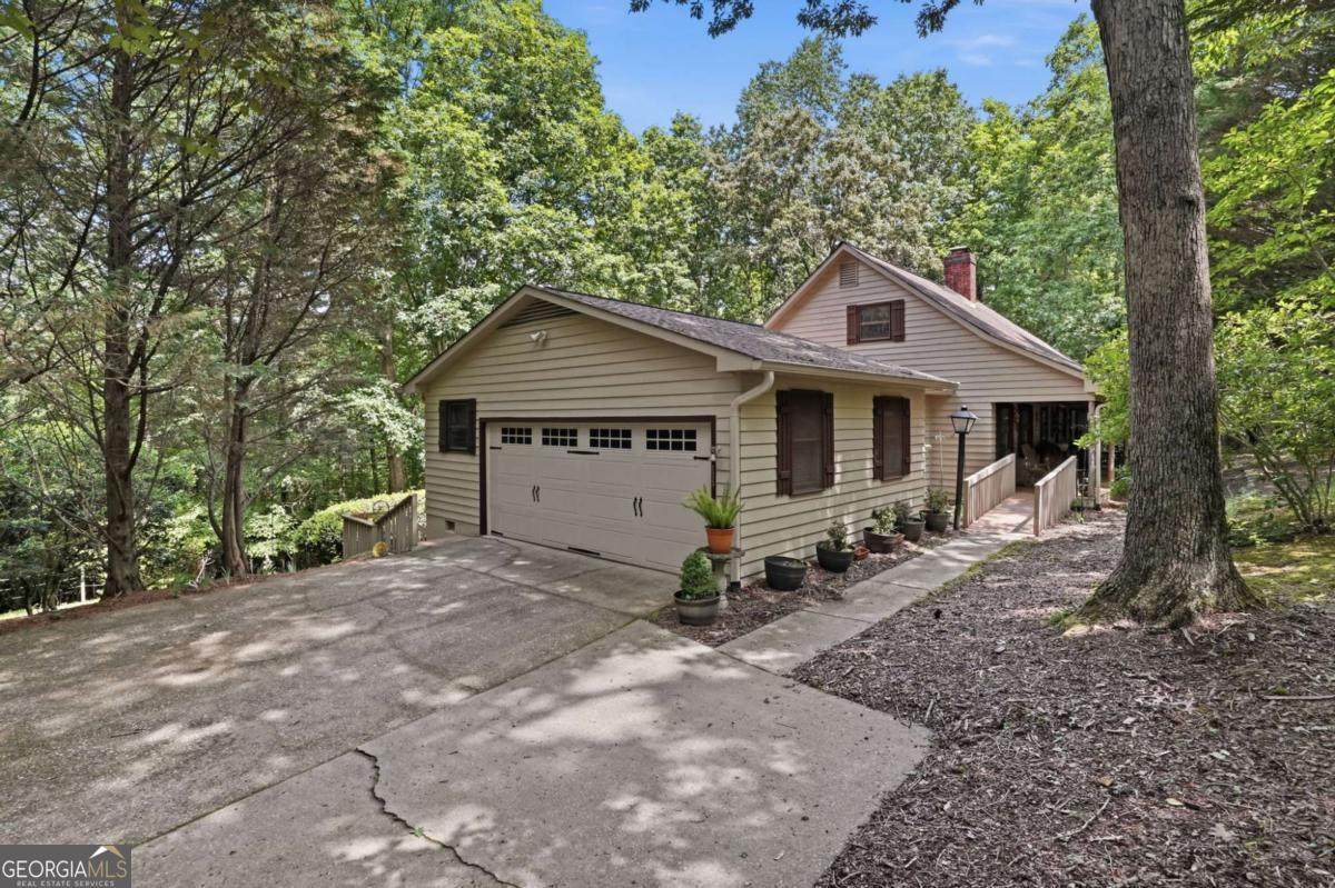 988 Woodland - Photo 1