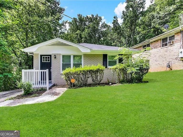 2402 Main Street - Photo 1