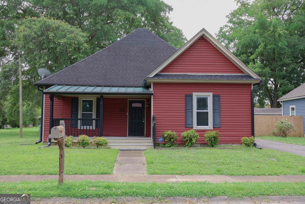 108 10th Street - Photo 1