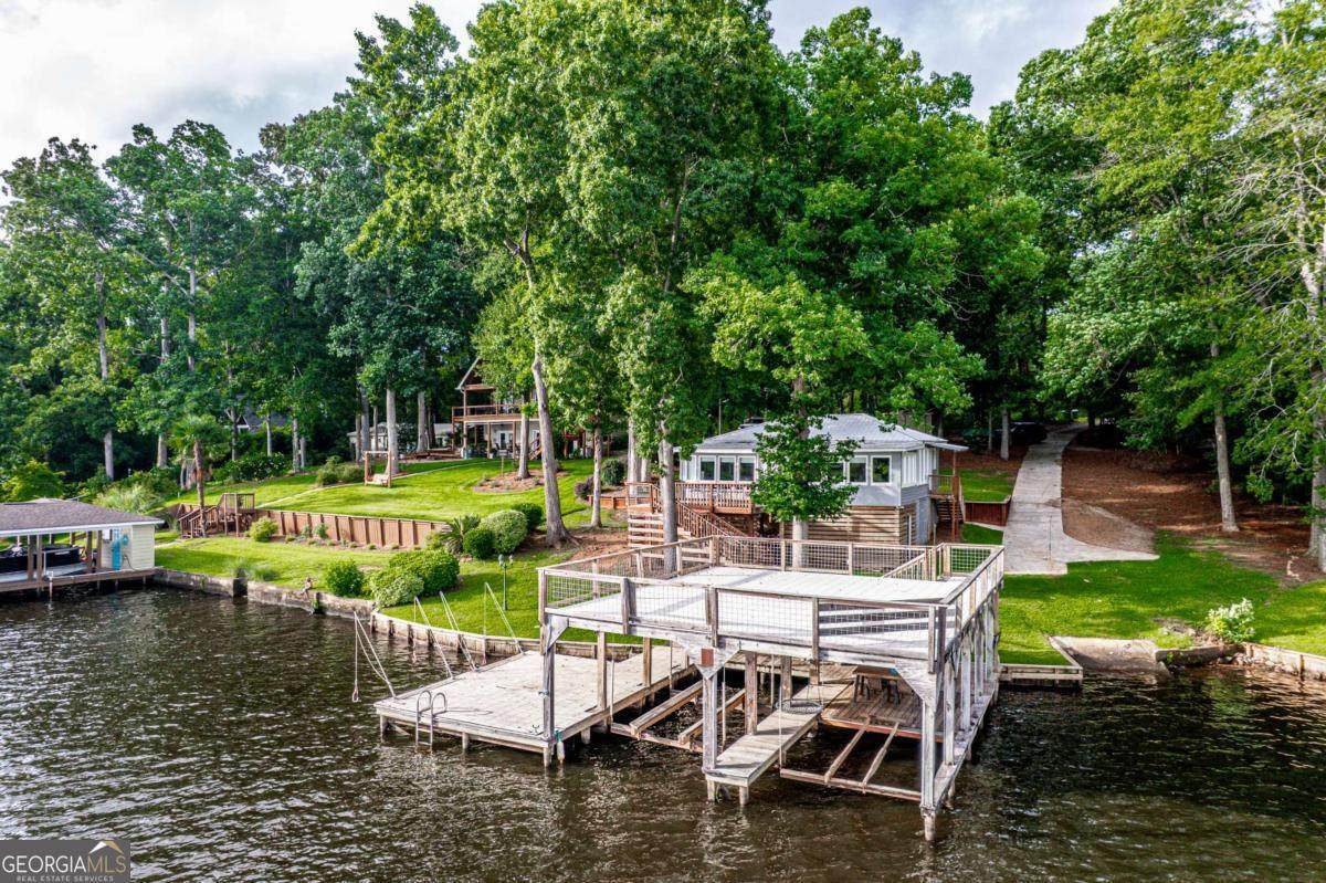 281 Thomas Drive - Photo 1
