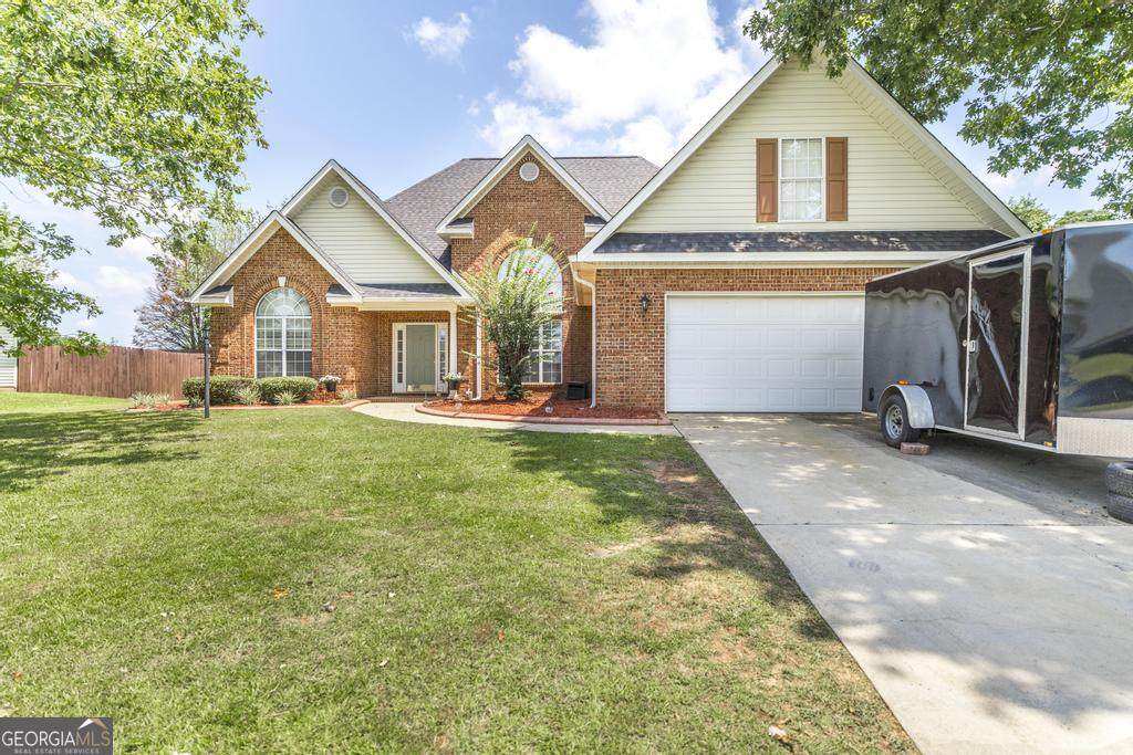 112 Finch Drive - Photo 1