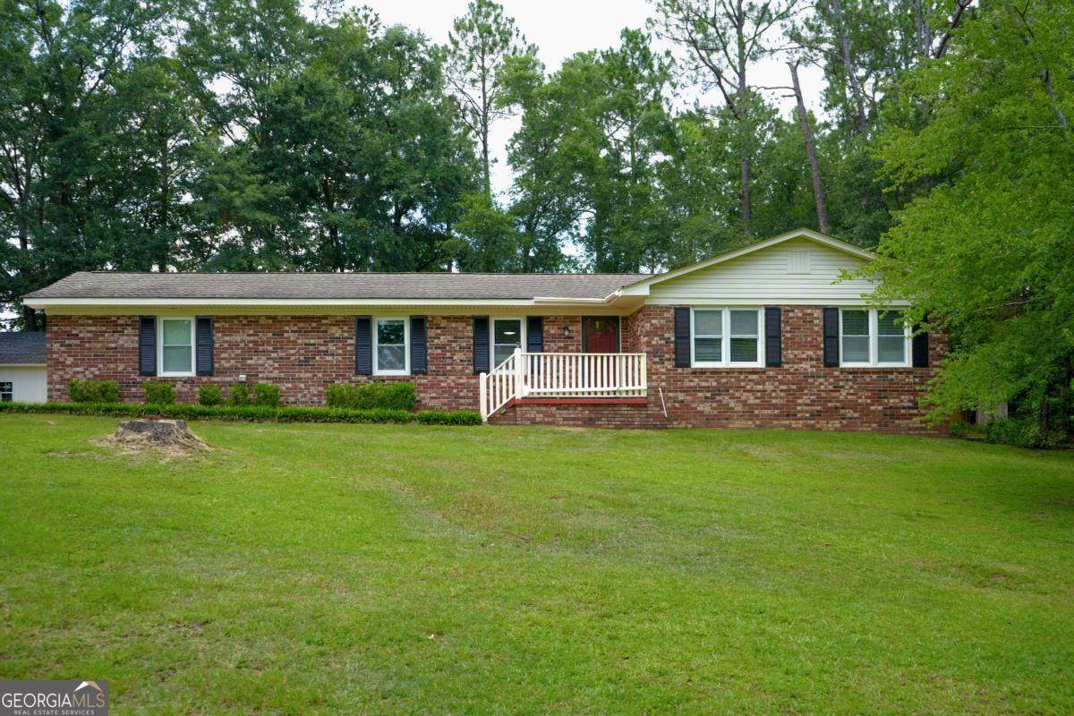 307 Pinewood Drive - Photo 1