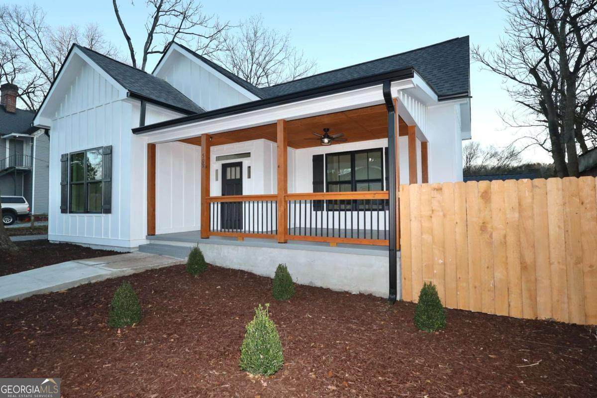 509 College Street - Photo 1