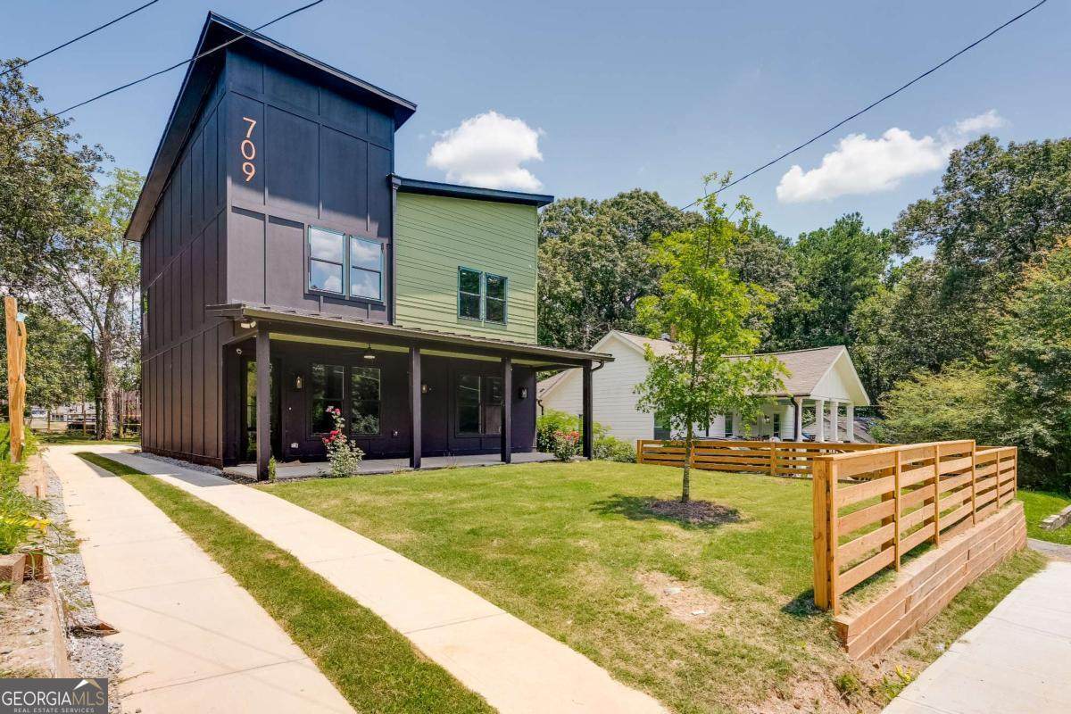 709 Emily Place - Photo 1