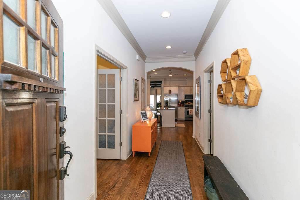 1084 Sanders Avenue - Photo 1
