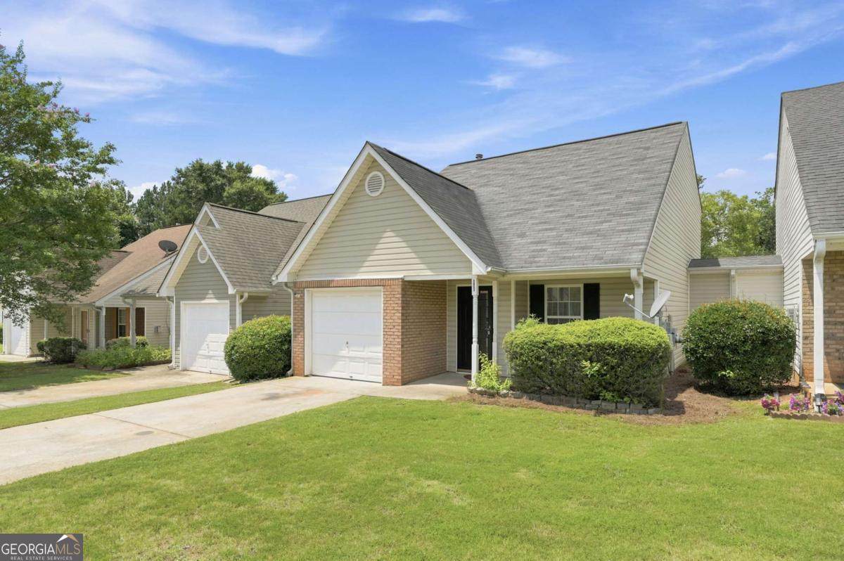 3055 Lakeside Circle - Photo 1