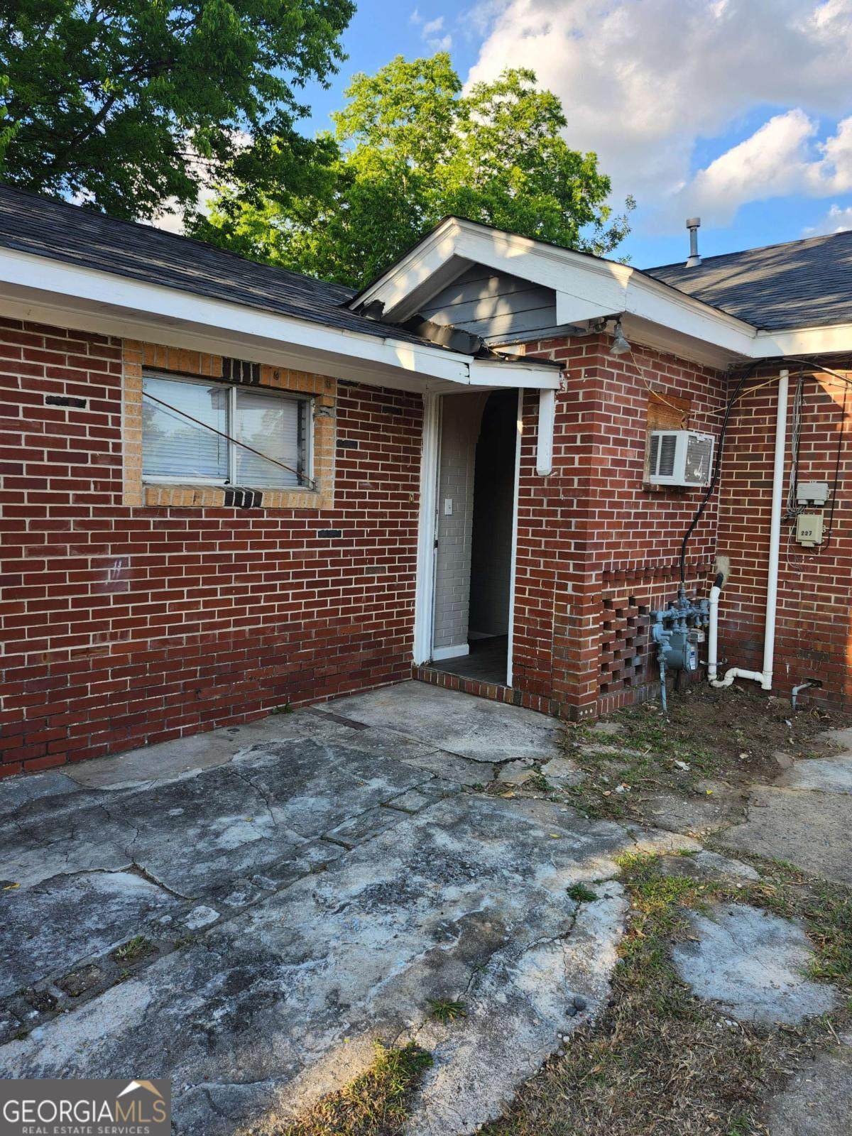 225 Straight Street - Photo 1
