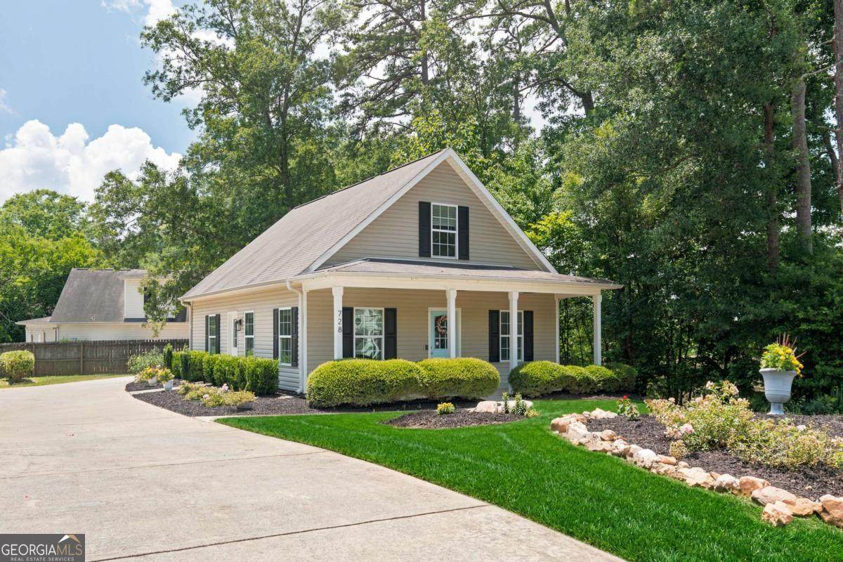 728 Skyview Drive - Photo 1