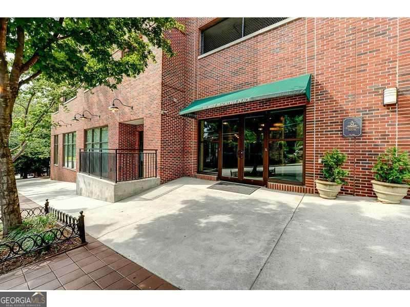 115 Peachtree Place - Photo 1