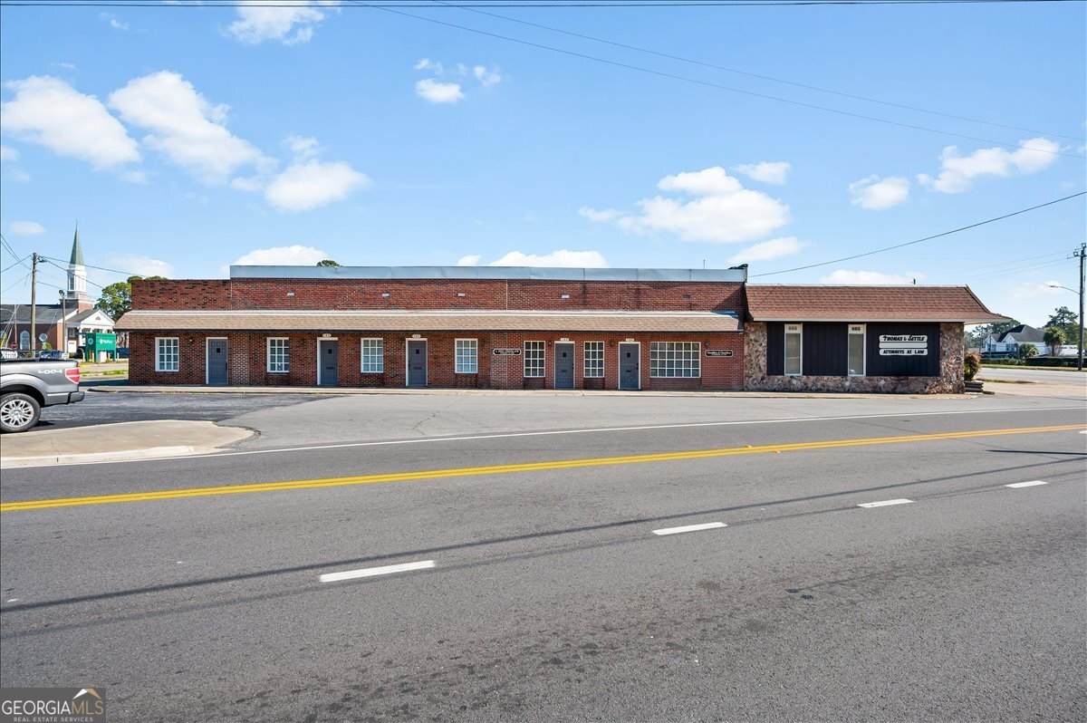 100 - 102 Albany Avenue - Photo 1