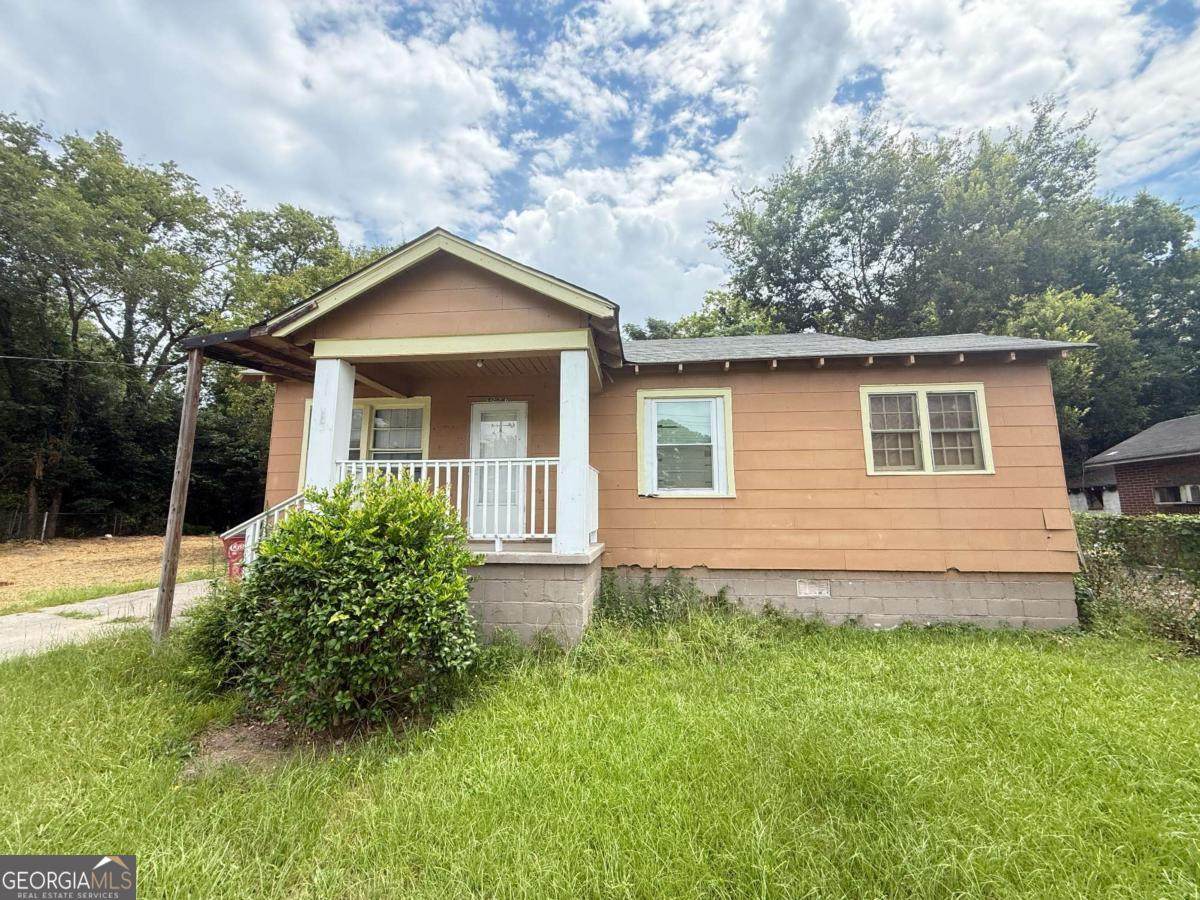 1562 Burton Avenue - Photo 1