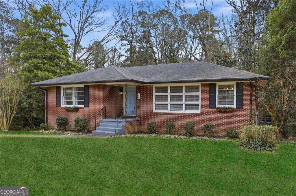 305 Brookwood Drive - Photo 1