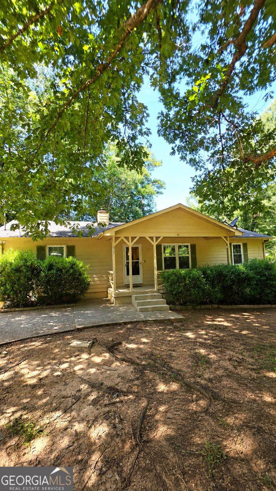 208 Lakeview Drive - Photo 1