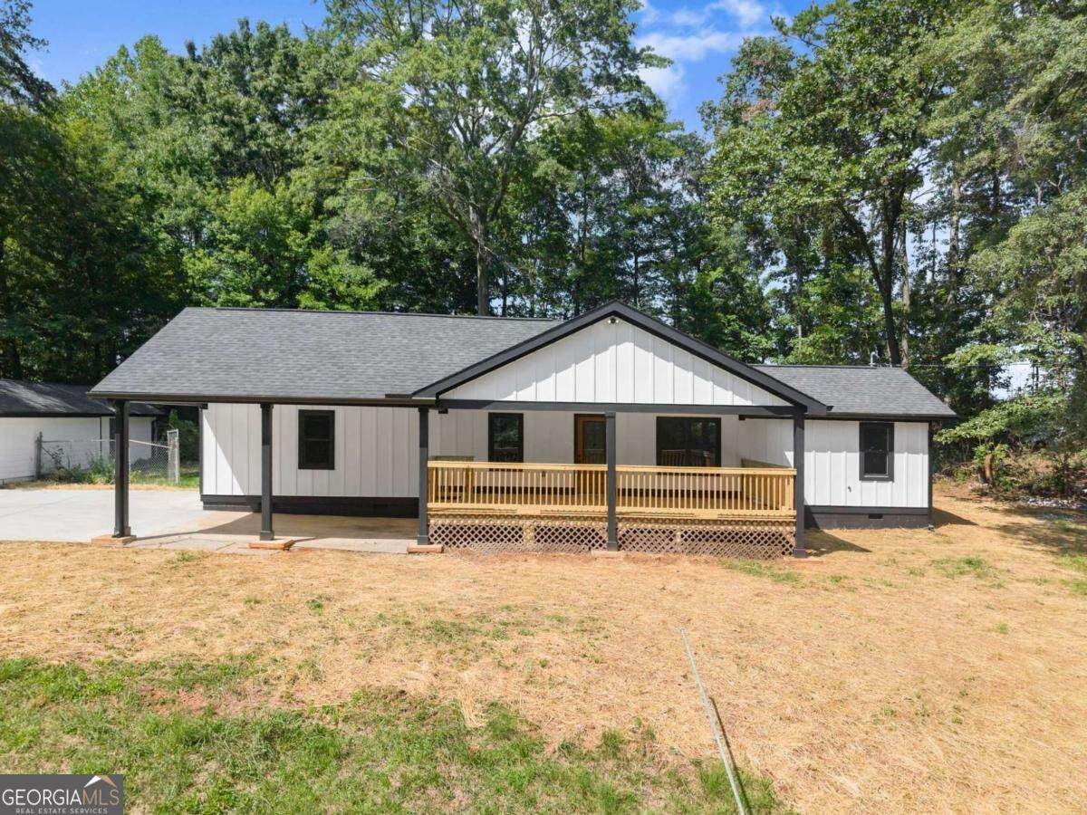 2443 Old Cornelia Highway - Photo 1