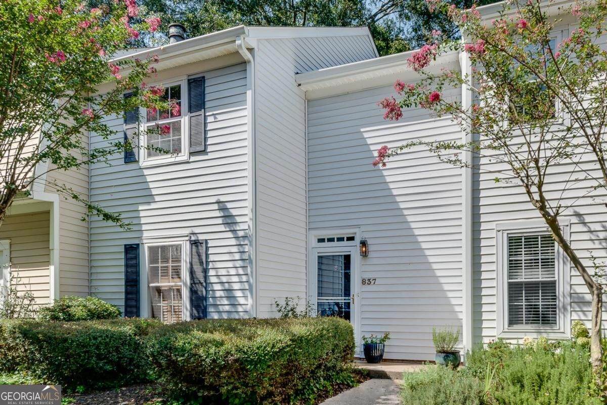 837 Heritage Square - Photo 1