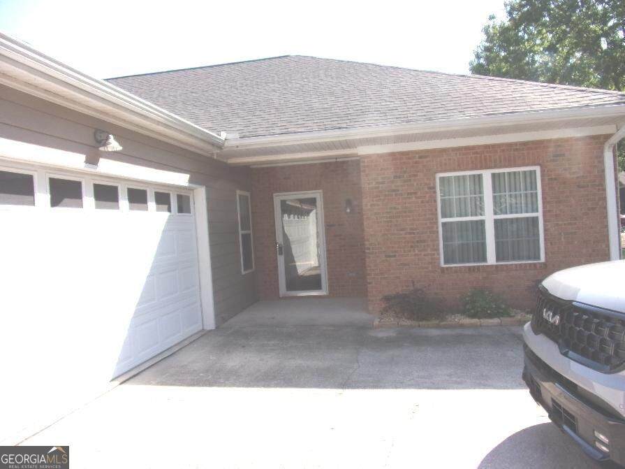 1604 Commonwealth Circle - Photo 1