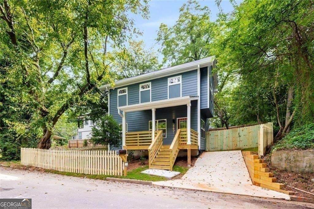 1631 Burton Street - Photo 1