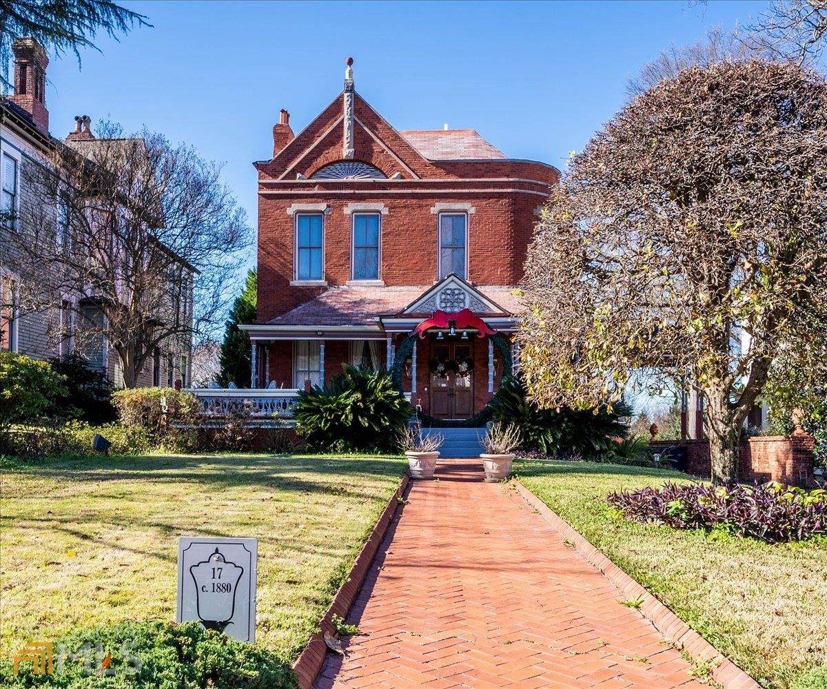 275 College Street - Photo 1