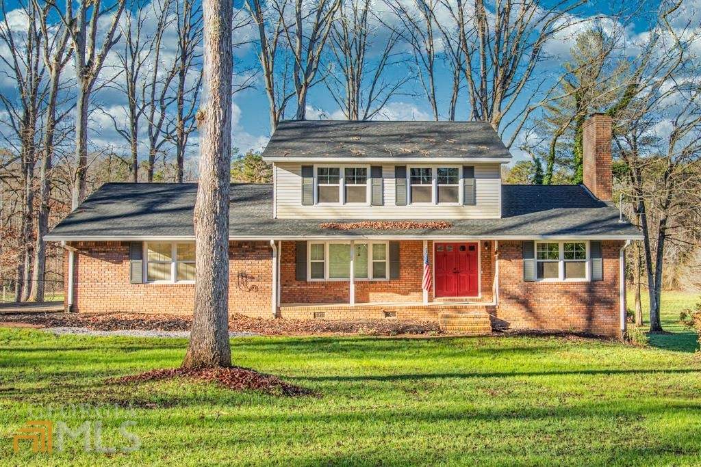 331 Ridgeway Circle - Photo 1