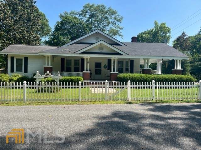 302 Pine Street - Photo 1