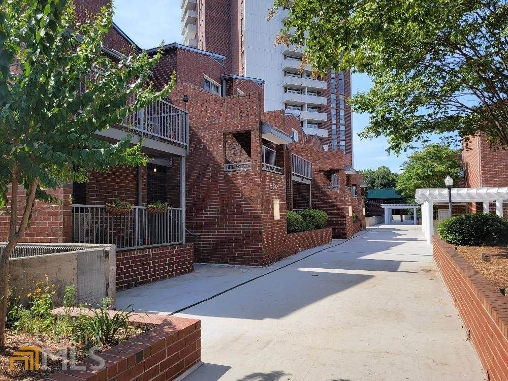 385 Ralph Mcgill Blvd - Photo 1