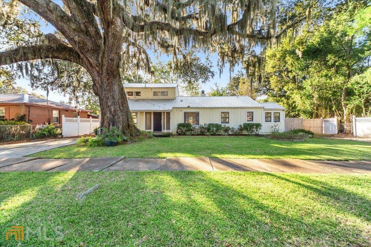 609 Albany Street - Photo 1