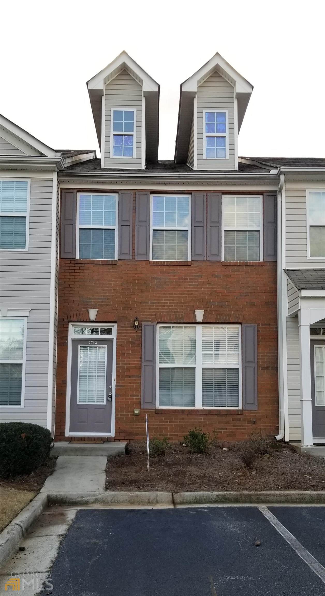 2752 Heathrow Drive - Photo 1