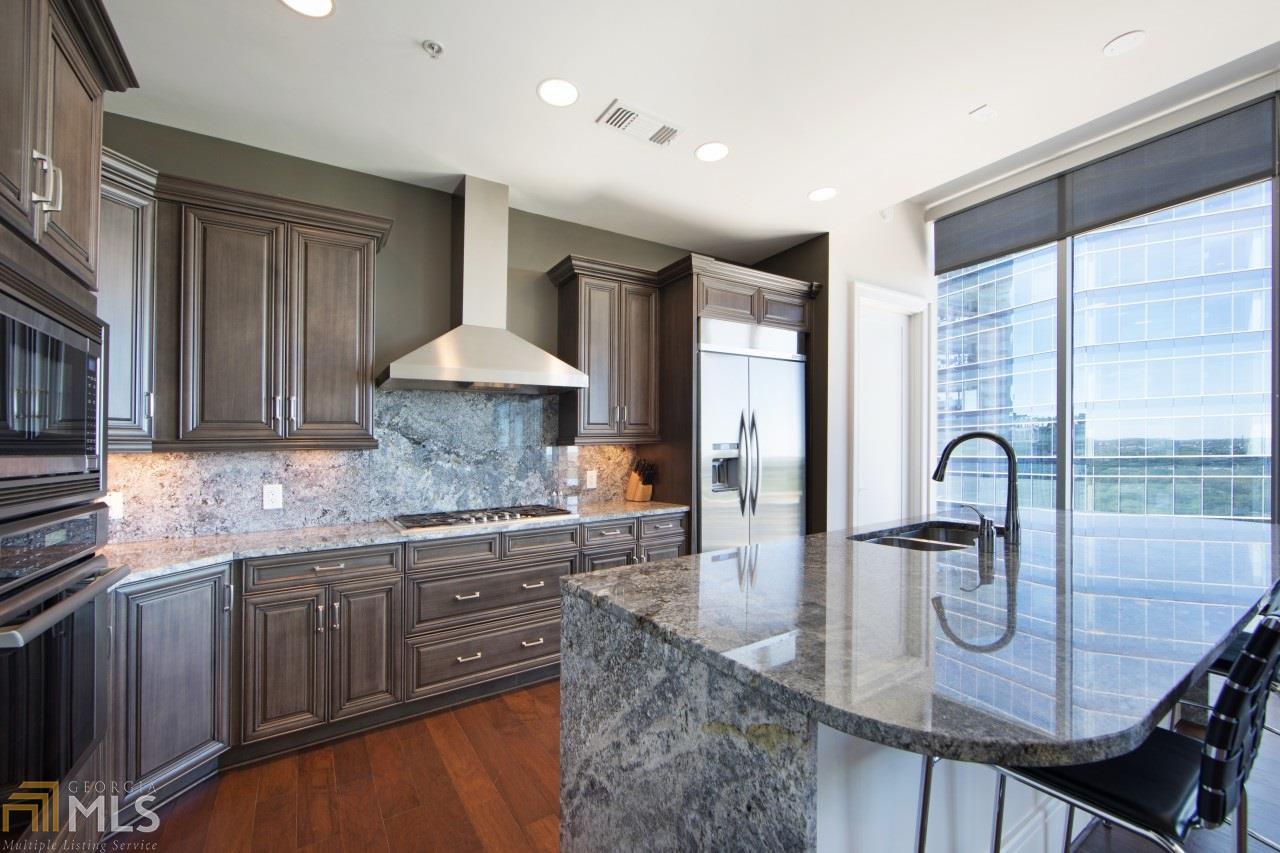 1065 Peachtree St - Photo 1