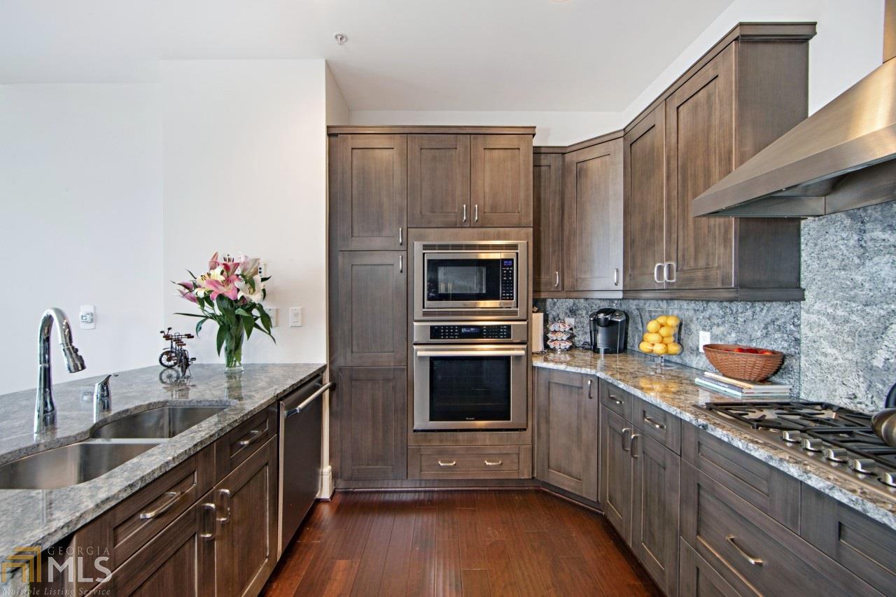 1065 Peachtree St - Photo 1