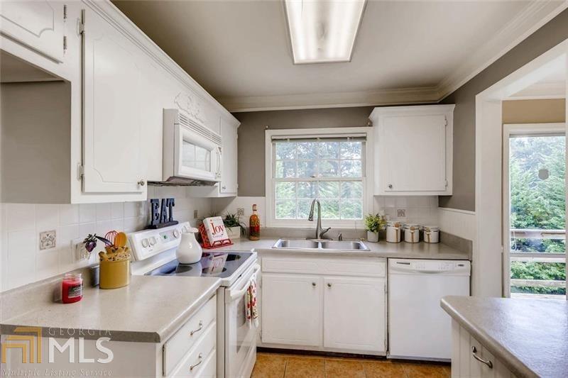 2075 Nancy Cir - Photo 1