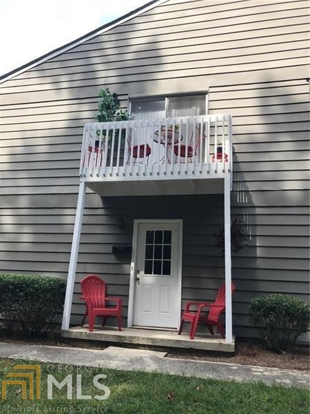 1352 Surrey Ln - Photo 1