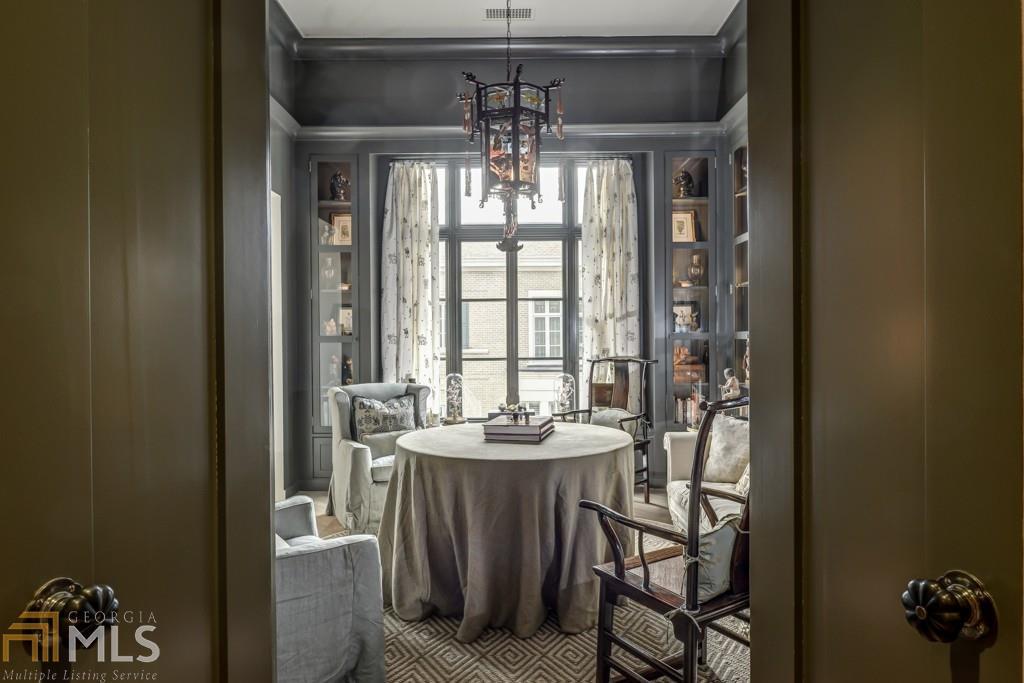 2440 Peachtree Rd - Photo 1