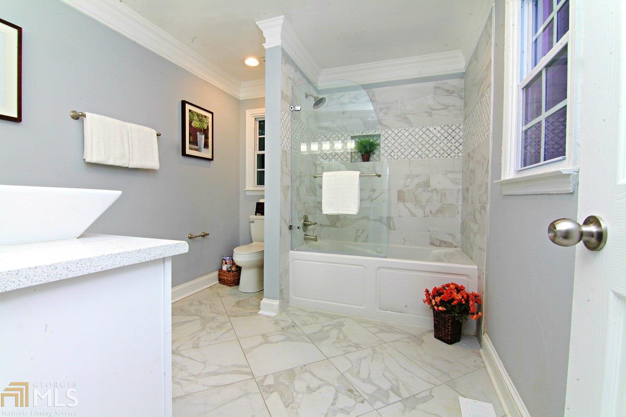 1525 Venetian - Photo 1