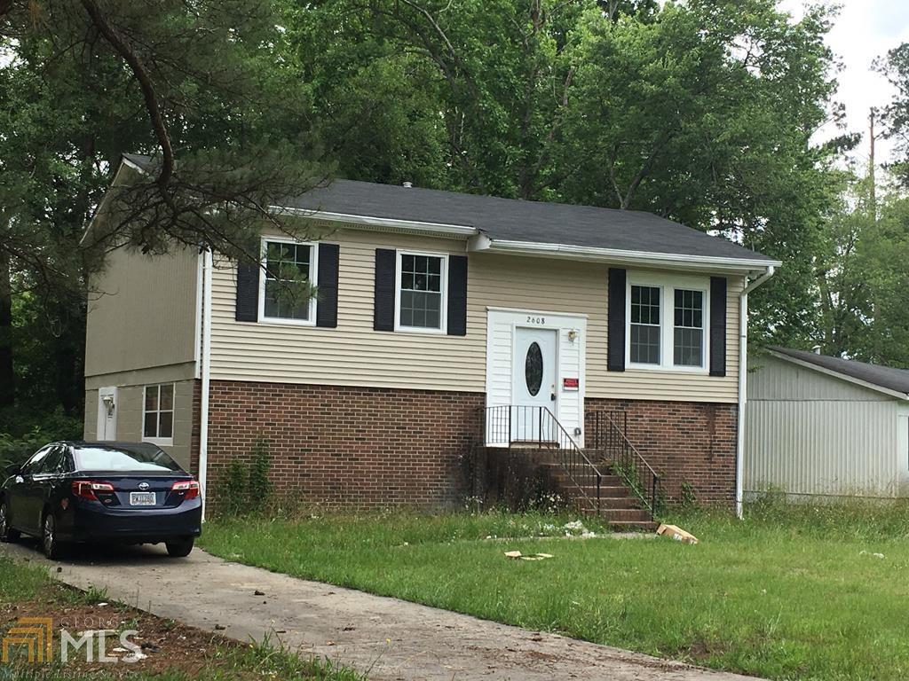 2608 Village Green Ln - Photo 1