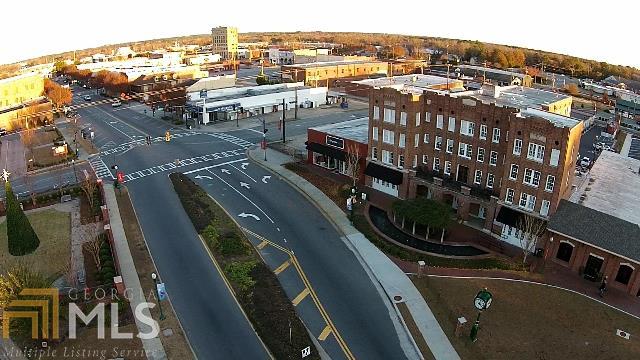 306 Academy Dr - Photo 1